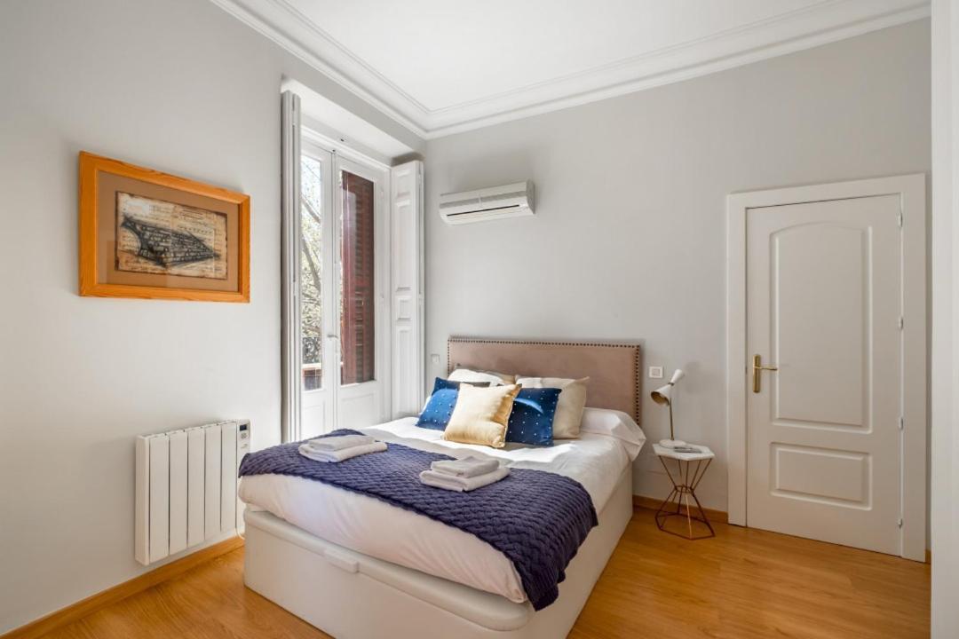 2 Bedrooms 2 Bathrooms Furnished - Plaza De España - Modern - Mintystay